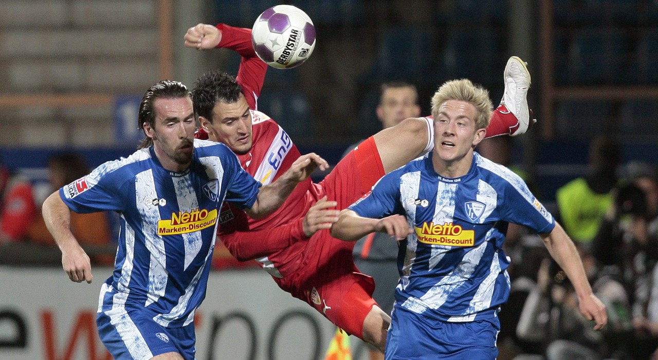 Christian Fuchs und Lewis Holtby trugen in der Saison 2009/2010 beim VfL Bochum ein Trikot, das dem aktuellen Ausweichtrikot von Atletico Madrid erstaunlich ähnlich sieht.