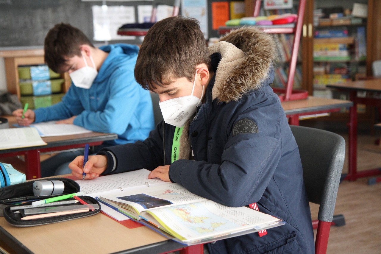 Bochum: Trotz Angst vor Ansteckung lehnen viele Eltern die  Maskenpflicht im Unterricht ab. (Symbolbild)