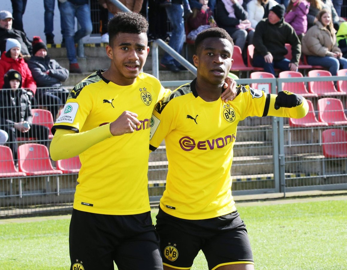 borussia-dortmund-knauff-moukoko