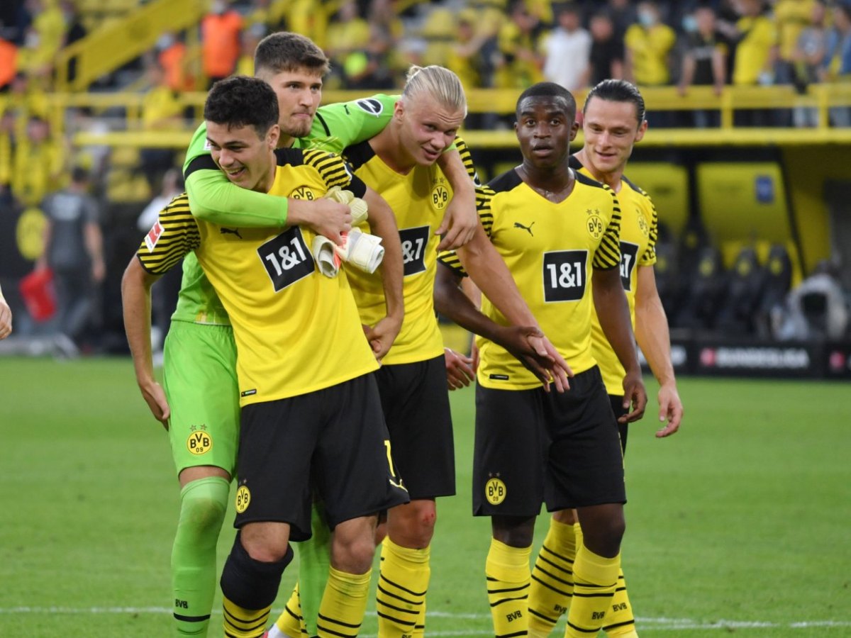 borussia-dortmund-moukoko.jpg