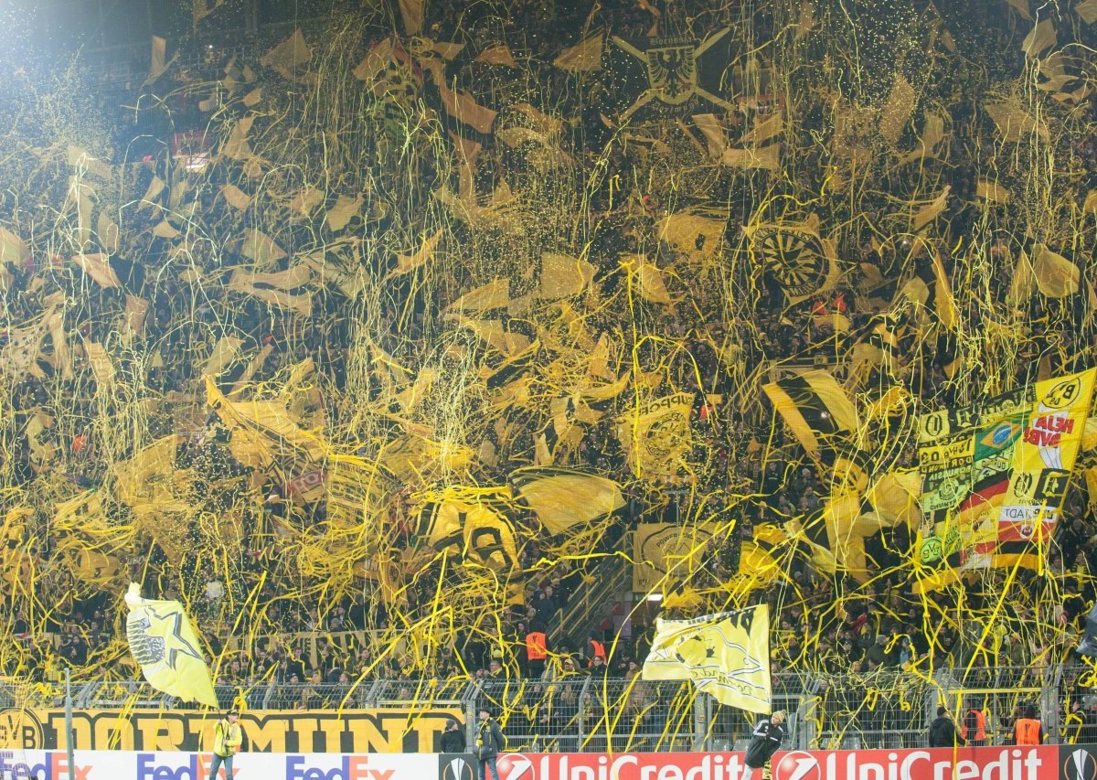 borussia-dortmund-suedtribuene.jpg