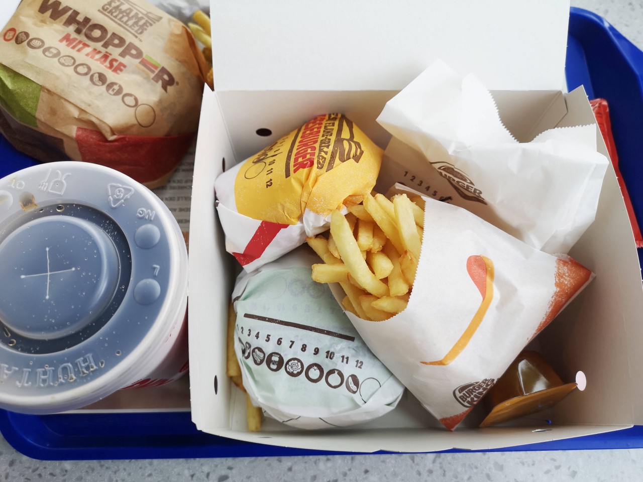 Pommes kannst du bei Burger King jetzt auch in vegane Mayo dippen. 