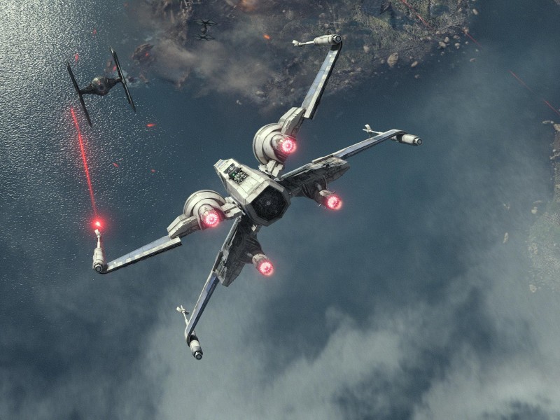 Ein X-Wing jagd einem Tie-Fighter hinterher.