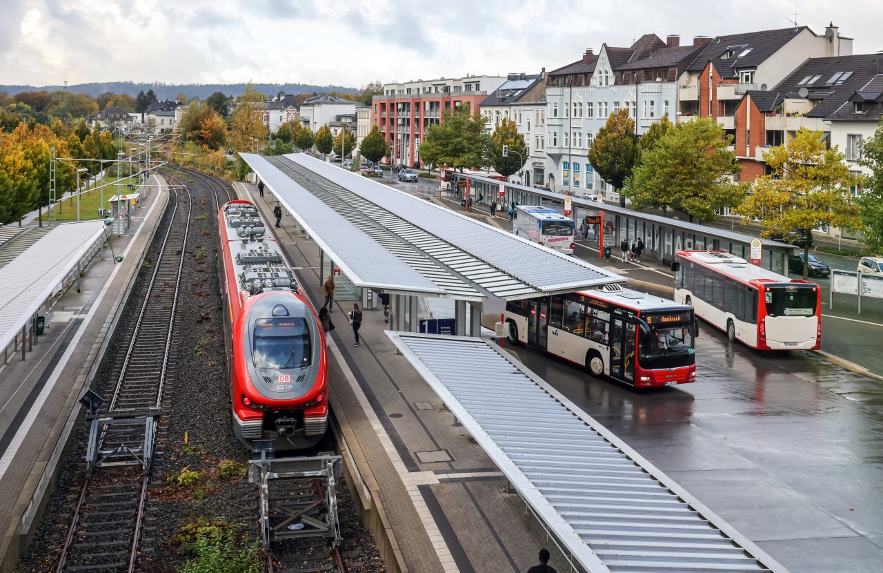 Deutsche Bahn in NRW: Etliche Züge im Nah- und Fernverkehr müssen umgeleitet werden. 
