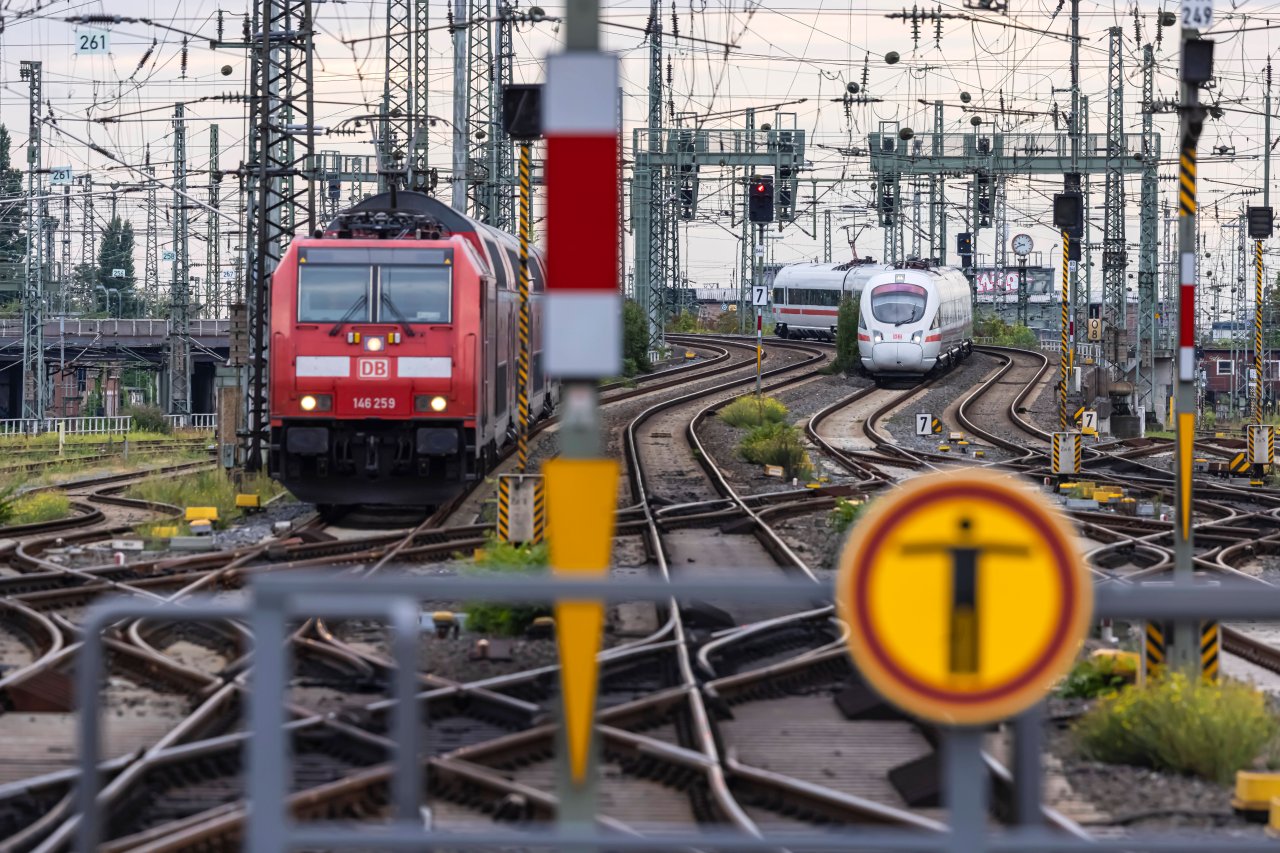 Deutsche Bahn In NRW: Pendler Aufgepasst! Baustellen, Ausfälle ...