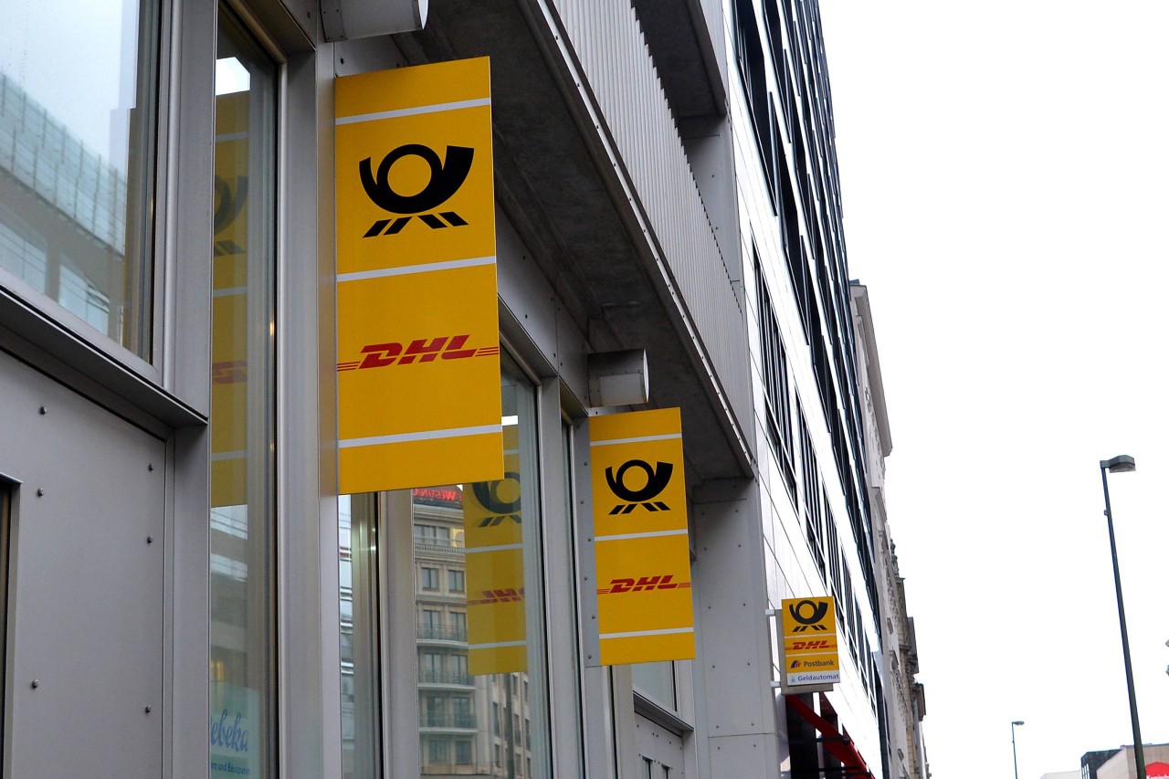 DHL-Kunden sollten beim Eingang einer Mail vorsichtig sein. (Symbolbild)