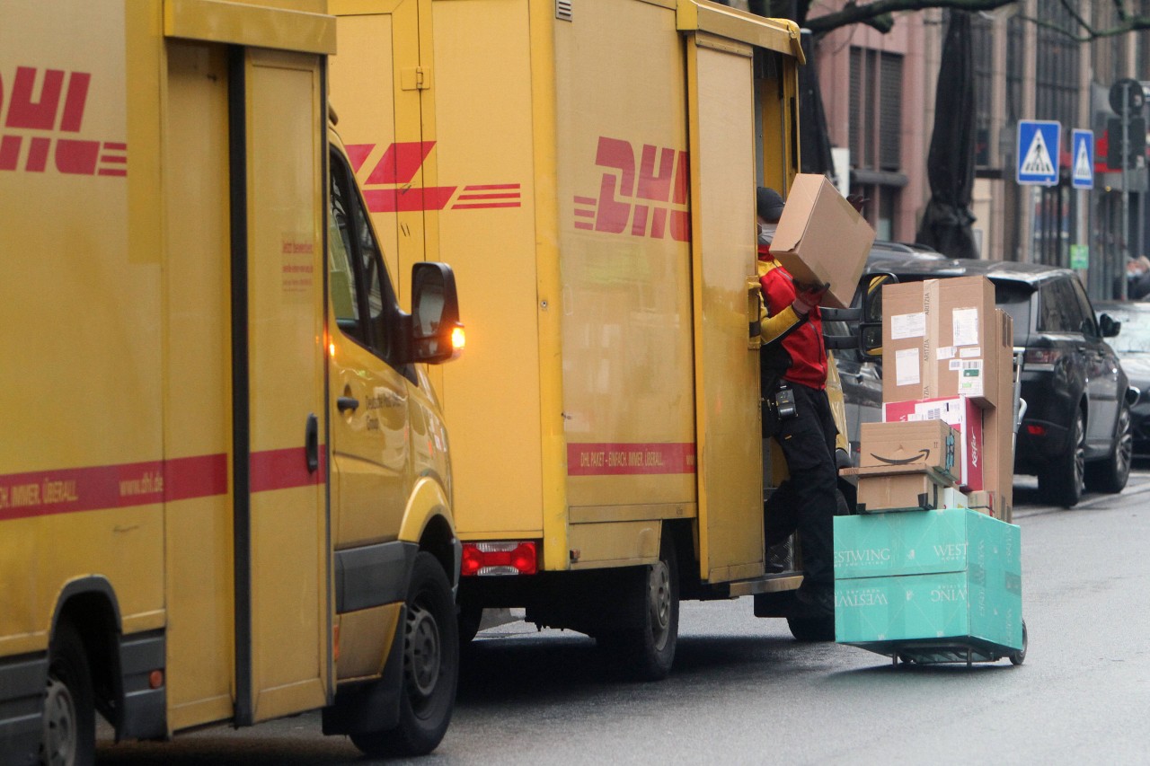 Bei DHL gab es zuletzt von einigen Kunden heftige Beschwerden bezüglich der Paketzustellung. (Symbolbild)