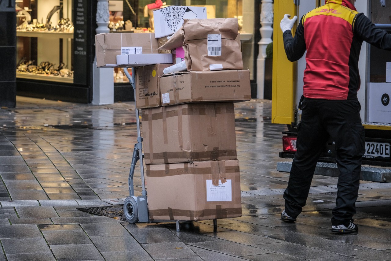 Ein DHL-Bote aus NRW wird im Netz als Held gefeiert! (Symbolfoto)