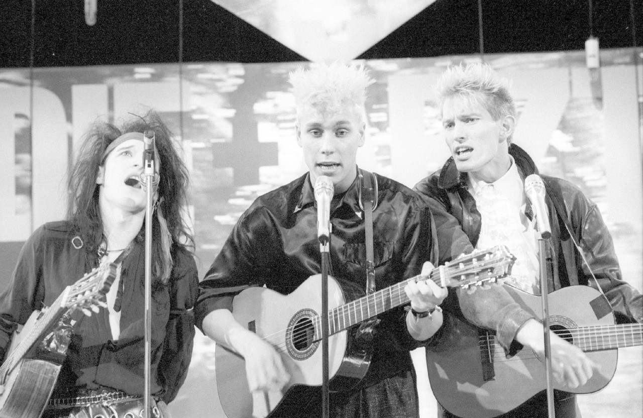 Bela B., Farin Urlaub und Sahnie (v.li.) bei einem Auftritt der Band Die Ärzte im November 1985 in Extratour Bela B. 
