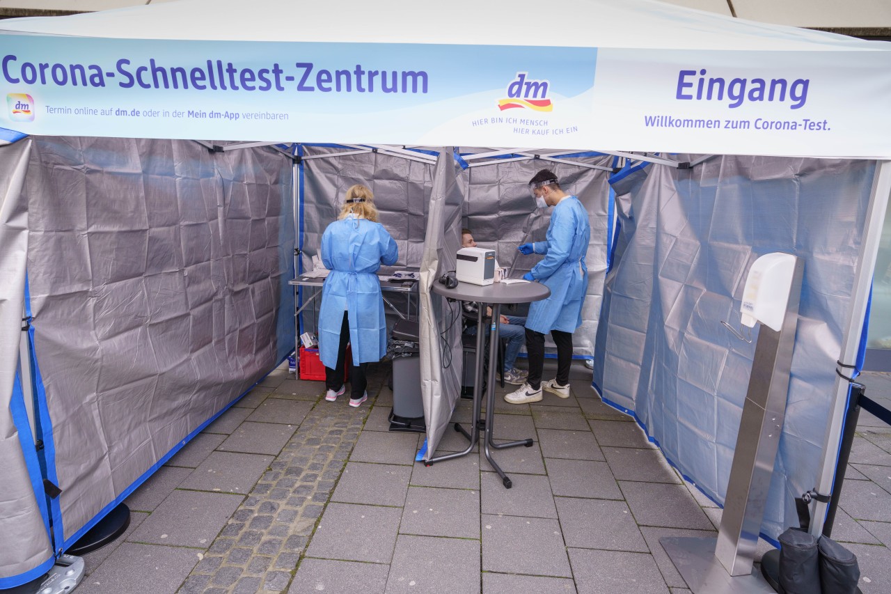 dm: Die Drogeriekette will bundesweit Schnelltest-Zentren eröffnen. (Symbolbild)