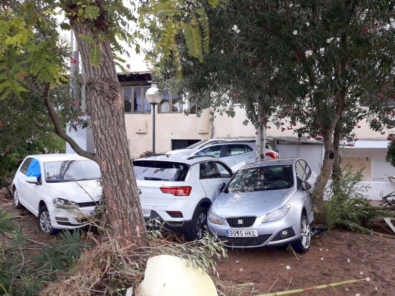 Unzählige Autos wurden durch das schwere Unwetter beschädigt. Zahlen zu der Höhe der Sachschäden gab es zunächst nicht. 