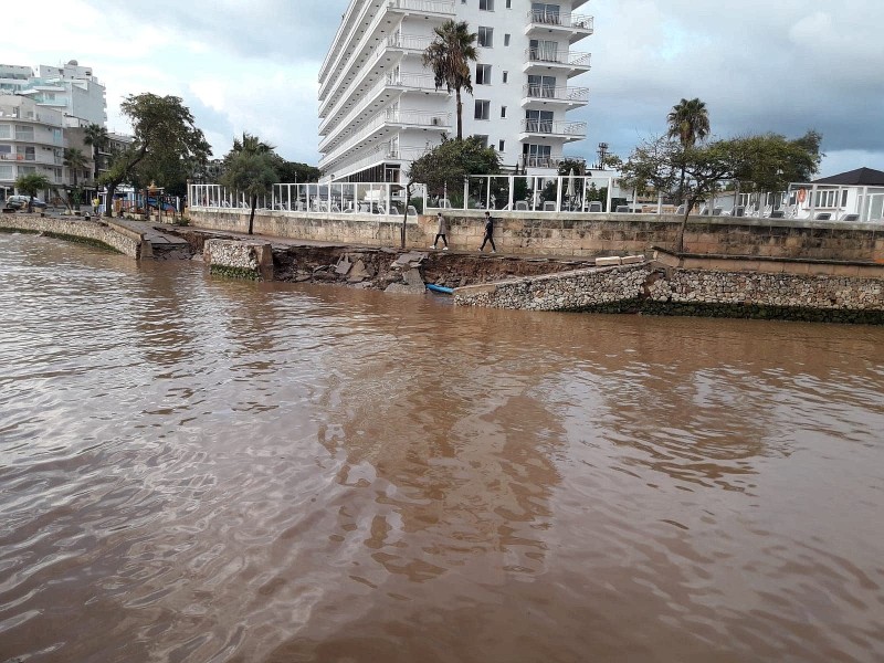 Das Unwetter wütete vor allem im Osten der Ferieninsel. In Sant Llorenç überfluteten die Wassermassen ganze Straßenzüge. 