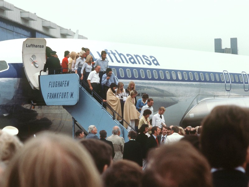 Die 86 Passagiere konnten am 18. Oktober durch einen GSG9-Einsatz befreit werden. Drei von vier Terroristen wurden erschossen. Der Pilot war bereits zuvor von den Geiselnehmern getötet worden.