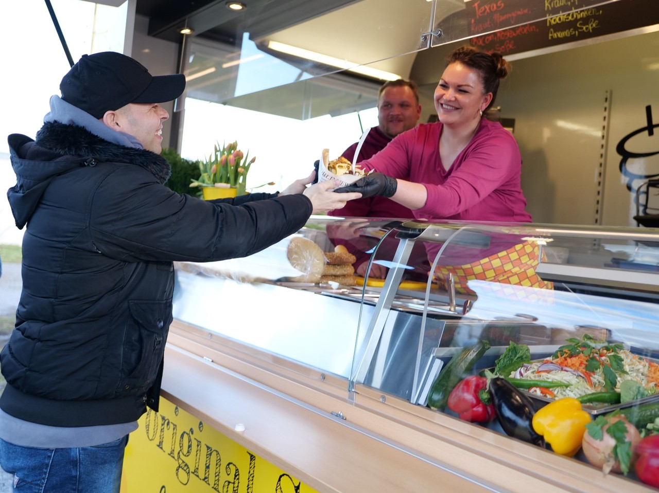 In Duisburg sorgt nun eine besondere Variante eines altbekannten Trend-Foods für lange Schlangen. In Düsseldorf sorgt das Produkt bereits seit geraumer Zeit für Aufsehen.