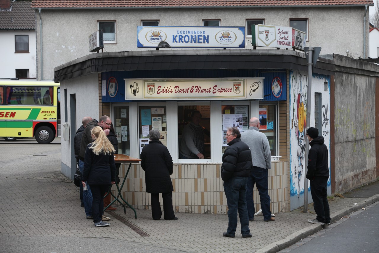 Aus Kiosk mach Imbissbude - schon die Optik von Eddi's Durst- und Wurst-Express ist außergewöhnlich.