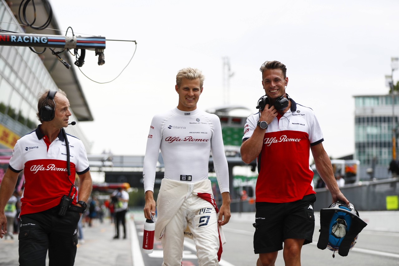 Marcus Ericsson war unmittelbar nach dem Crash schon wieder gut drauf.