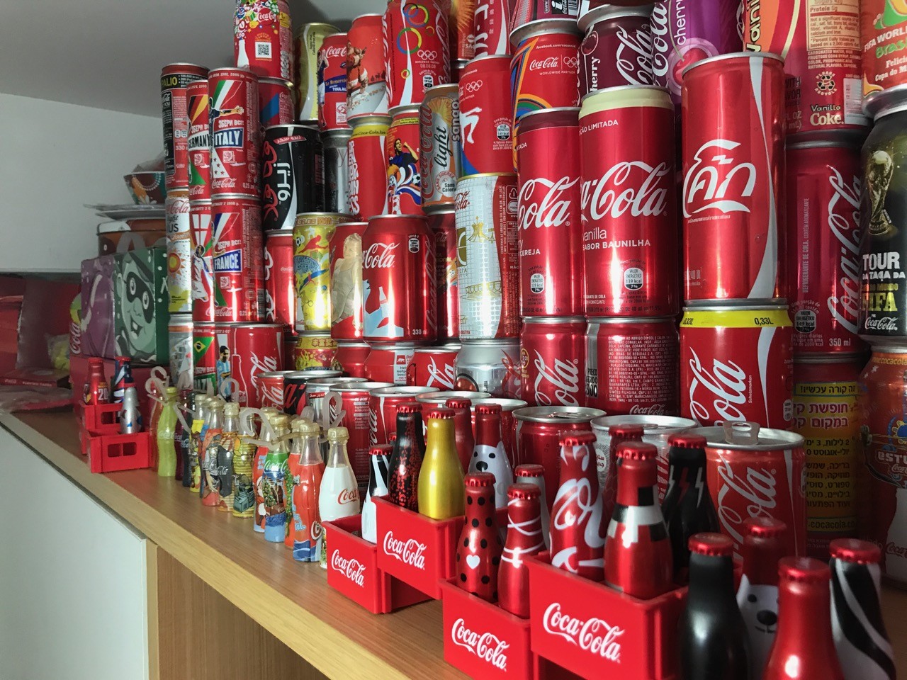 Ein Bruchteil der Coke-Sammlung des Brasilianers Marcio Yamauti.