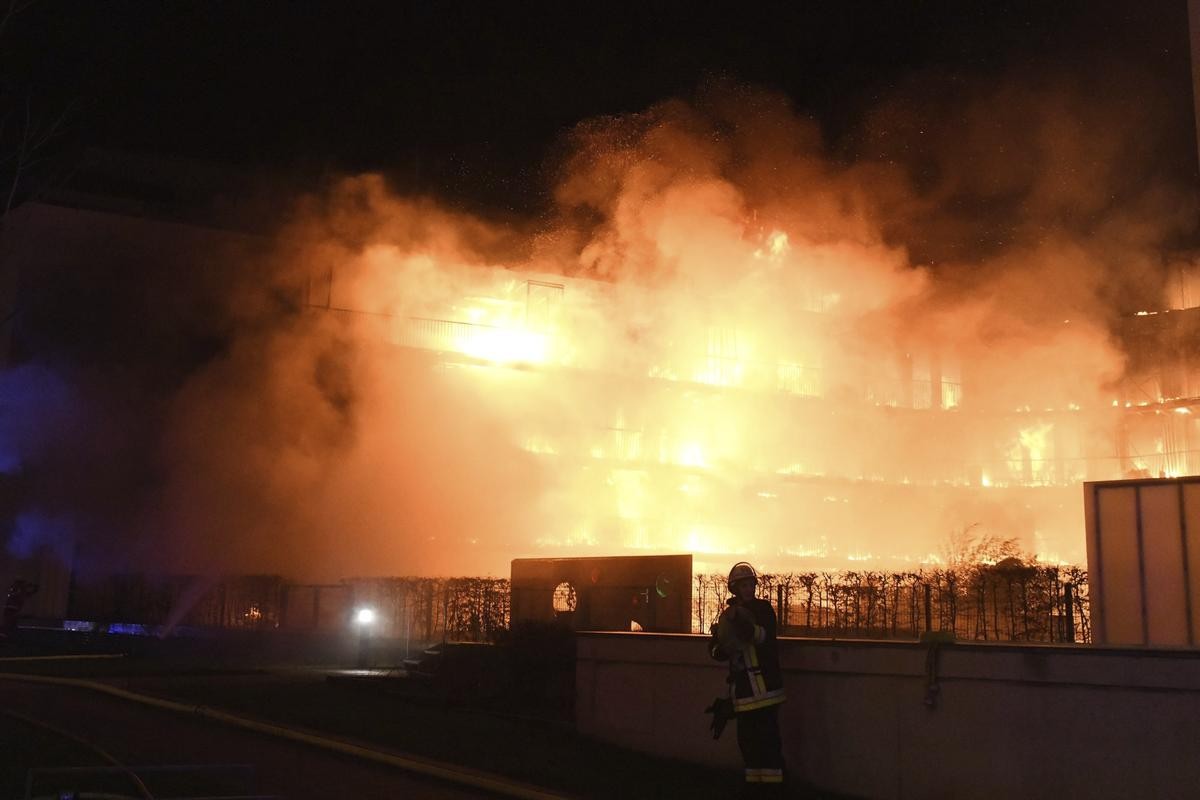 Essen: Ein Brand hat ein Wohnhaus in der grünen Mitte vollständig zerstört. 