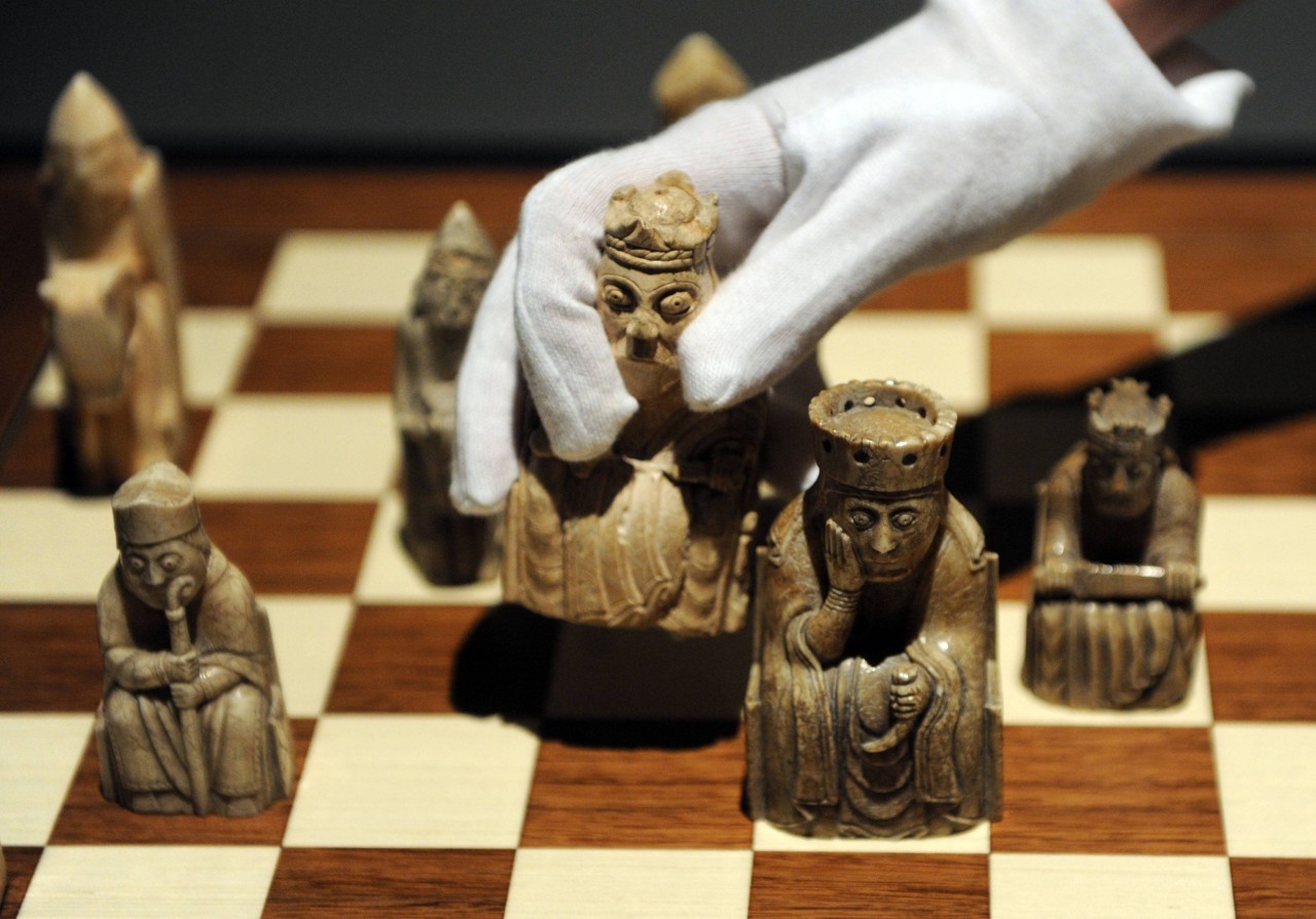 Mit den „Lewis Chessmen“ kannst du heute nicht mehr Schach spielen. Sie stehen im Museum.
