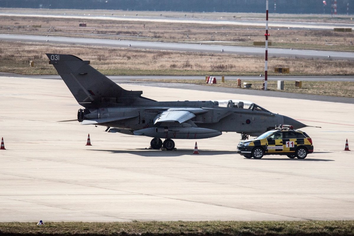 flughafen-duesseldorf-tornado.jpg