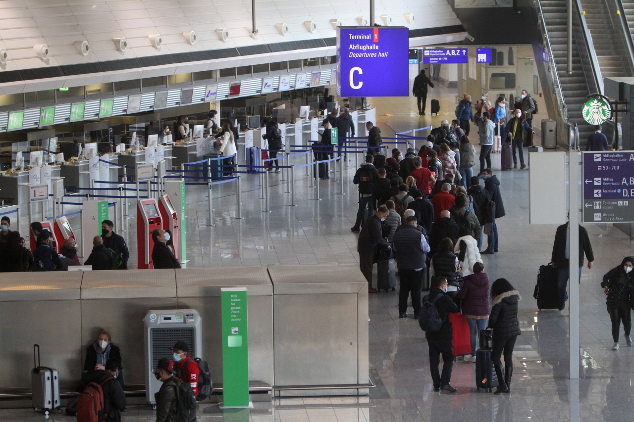 Der Flughafen Frankfurt hat den Neustart nach der Corona-Pandemie gewagt. (Symbolbild)