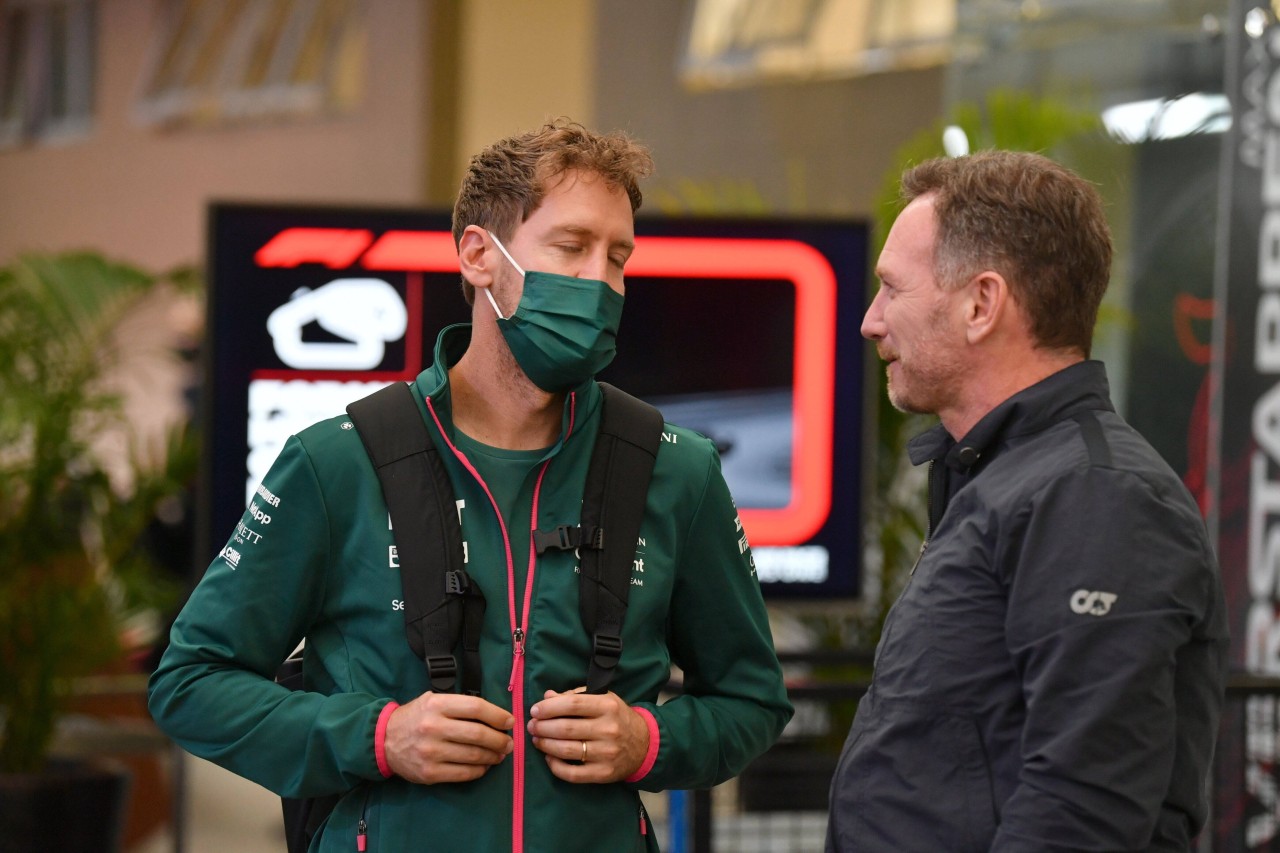 Formel 1: Sebastian Vettel (l.) und Christian Horner im Gespräch.