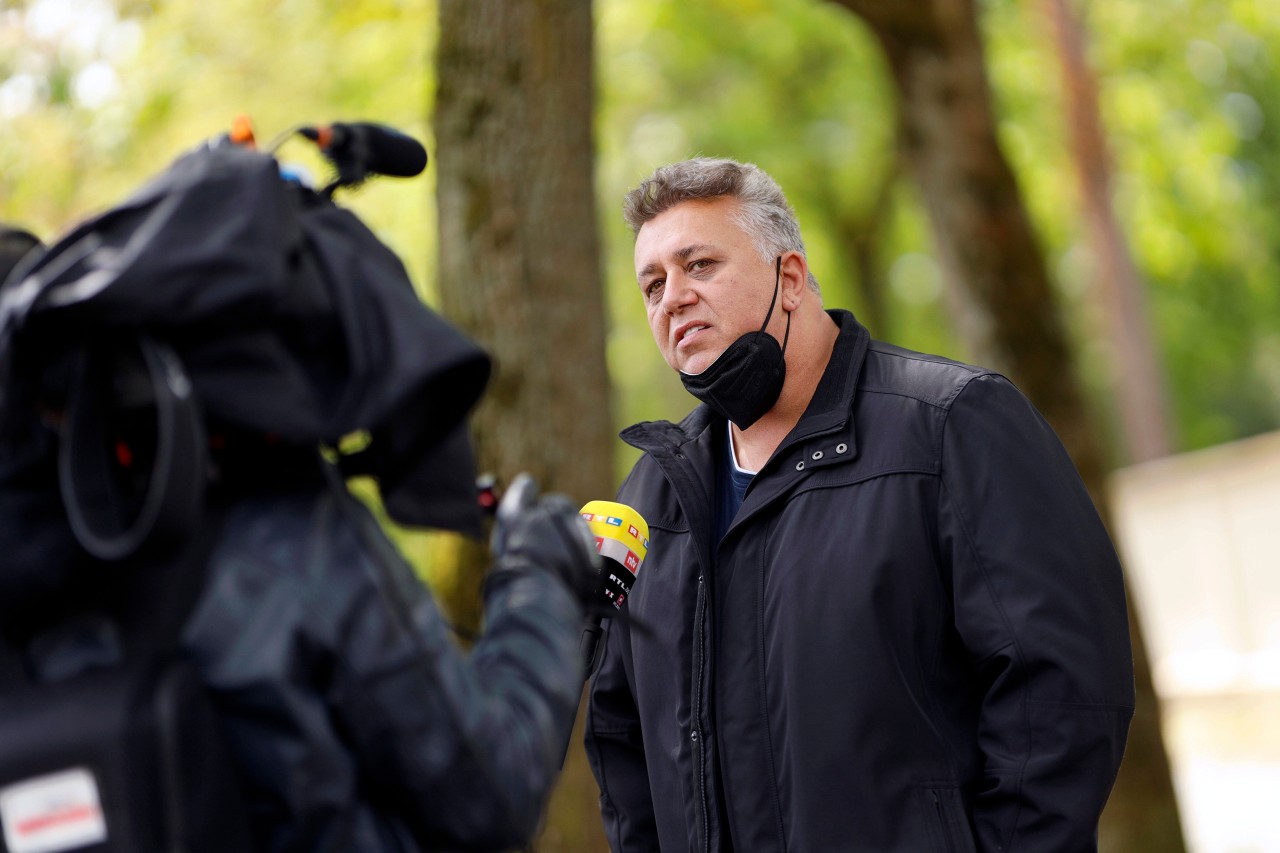 Frank Fussbroich platzt am Rande der Beerdigung der Kragen.