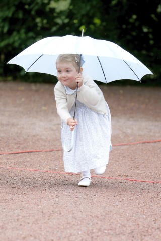 Estelle Silvia Ewa Mary, Prinzessin von Schweden und Herzogin von Östergötland, wurde am 23. Februar 2012 geboren.