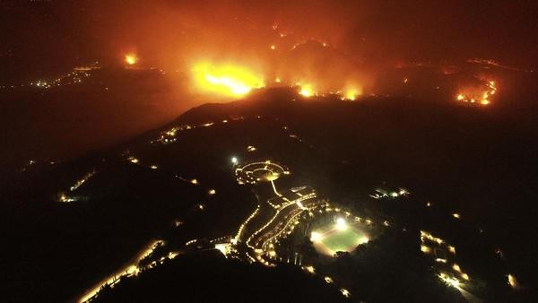  Ein Waldbrand näherte sich der Olympischen Akademie im antiken Olympia.