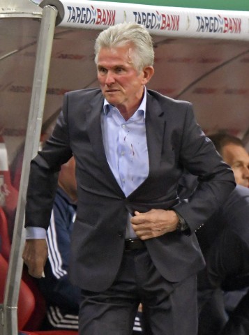 Bayern-Trainer Heynckes hatte mehrere Blutspritzer auf dem Hemd.
