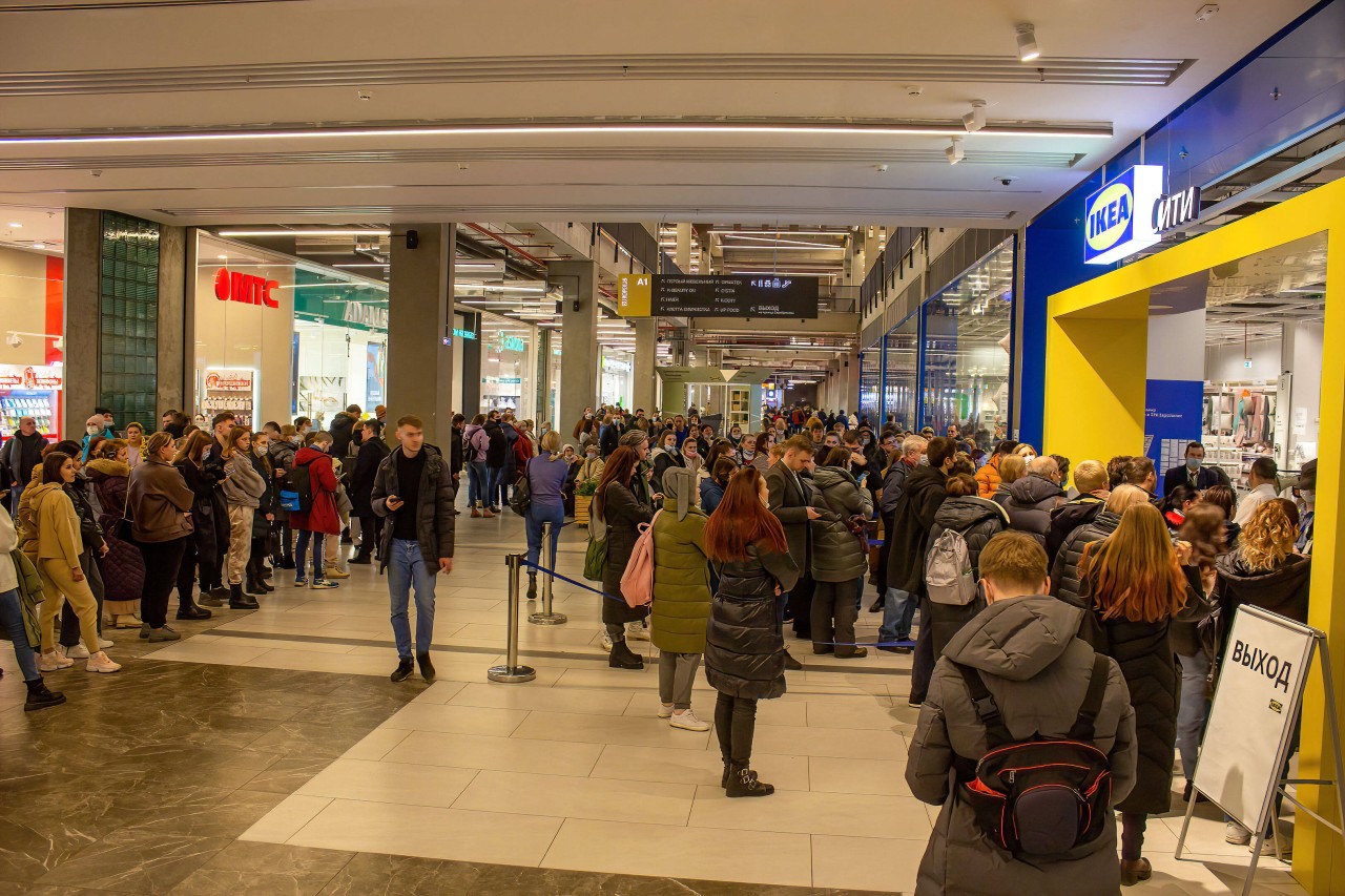 Ein letztes Mal bei Ikea einkaufen – Das machen viele Russen momentan. bald könnte das nicht mehr gehen.