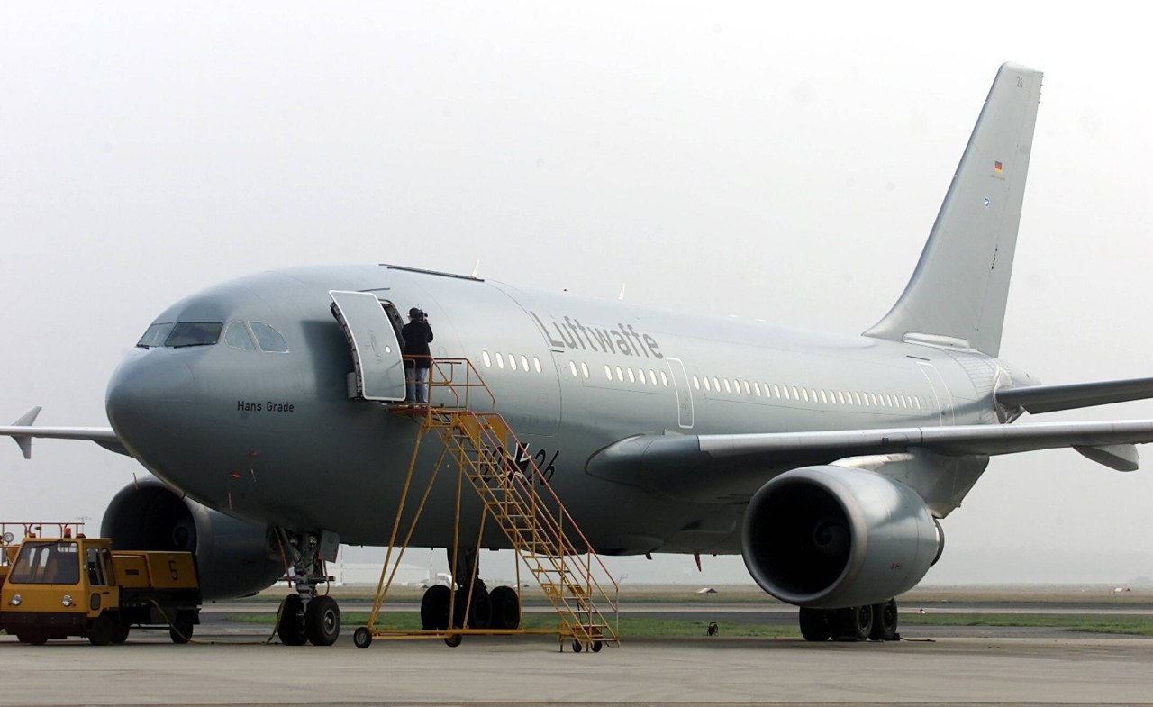 Eine Airbus A310 MedEvac auf dem Luftwaffenstützpunkt in Köln-Wahn. (Archivfoto)