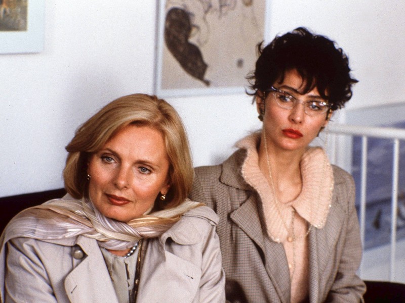 In der erfolgreichen TV-Serie „Monaco Franze – Der ewige Stenz“ hatte Christine Kaufmann (hier mit Ruth Maria Kubitschek) Anfang der 80er eine Hauptrolle: Als Mauerblümchen Olga konnte sie ihr komödiantisches Talent zeigen. 