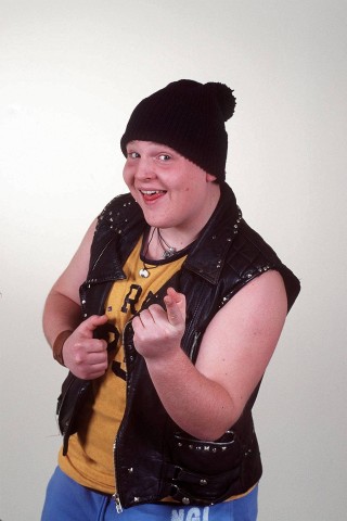 So sah Axel Stein als Tommie in der TV-Serie „Hausmeister Krause“ aus.