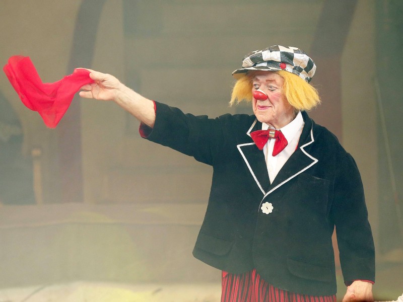 Abschied von einem ganz Großen: Der weltberühmte Clown Oleg Popow ist am 2. November im Alter von 86 Jahren während einer Tournee gestorben. Oleg Konstantinowitsch Popow galt als einer der letzten großen Zirkusartisten. Seine Karriere begann 1955 im Moskauer Staatszirkus.