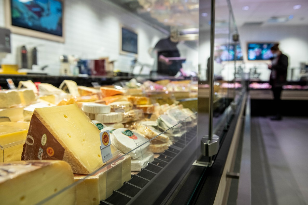 Kaufland, Rewe und Co.: Ein spezieller Käse, der unter anderem bei Kaufland und Rewe verkauft wird, könnte gesundheitsgefährdend sein. (Symbolbild)