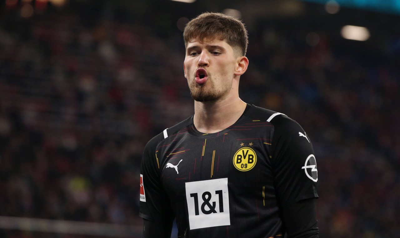 Borussia Dortmunds Torwart Gregor Kobel laboriert an einer Hüftverletzung.