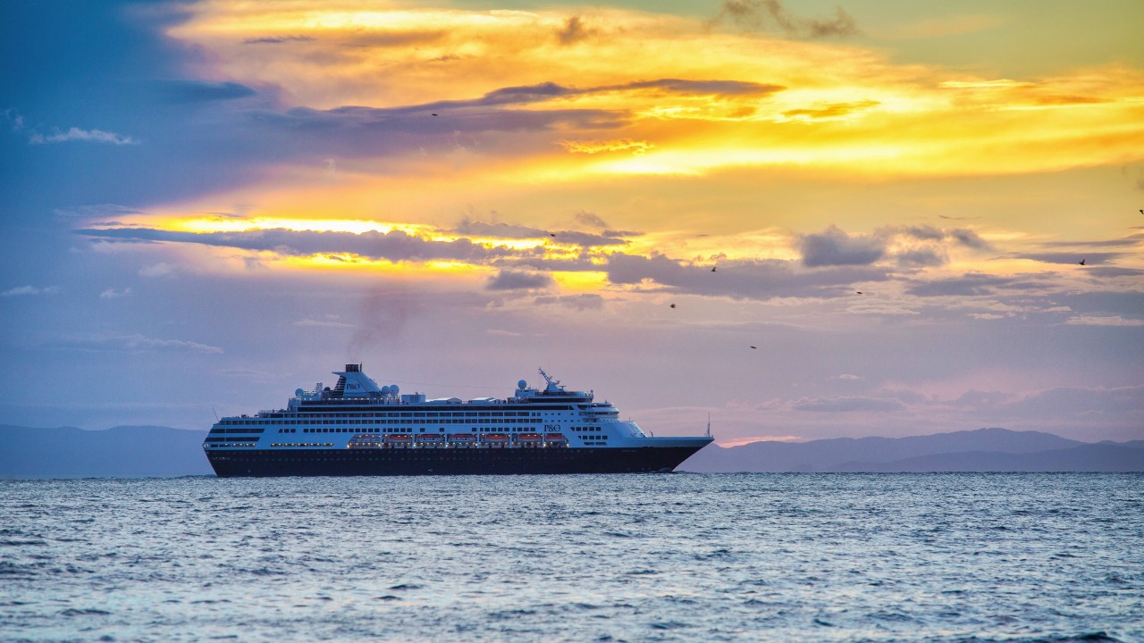 Kreuzfahrt: Auf dem Mittelmeer wurden die Frühaufsteher der „Mein Schiff 4“ Zeuge eines besonderen Ereignisses. 