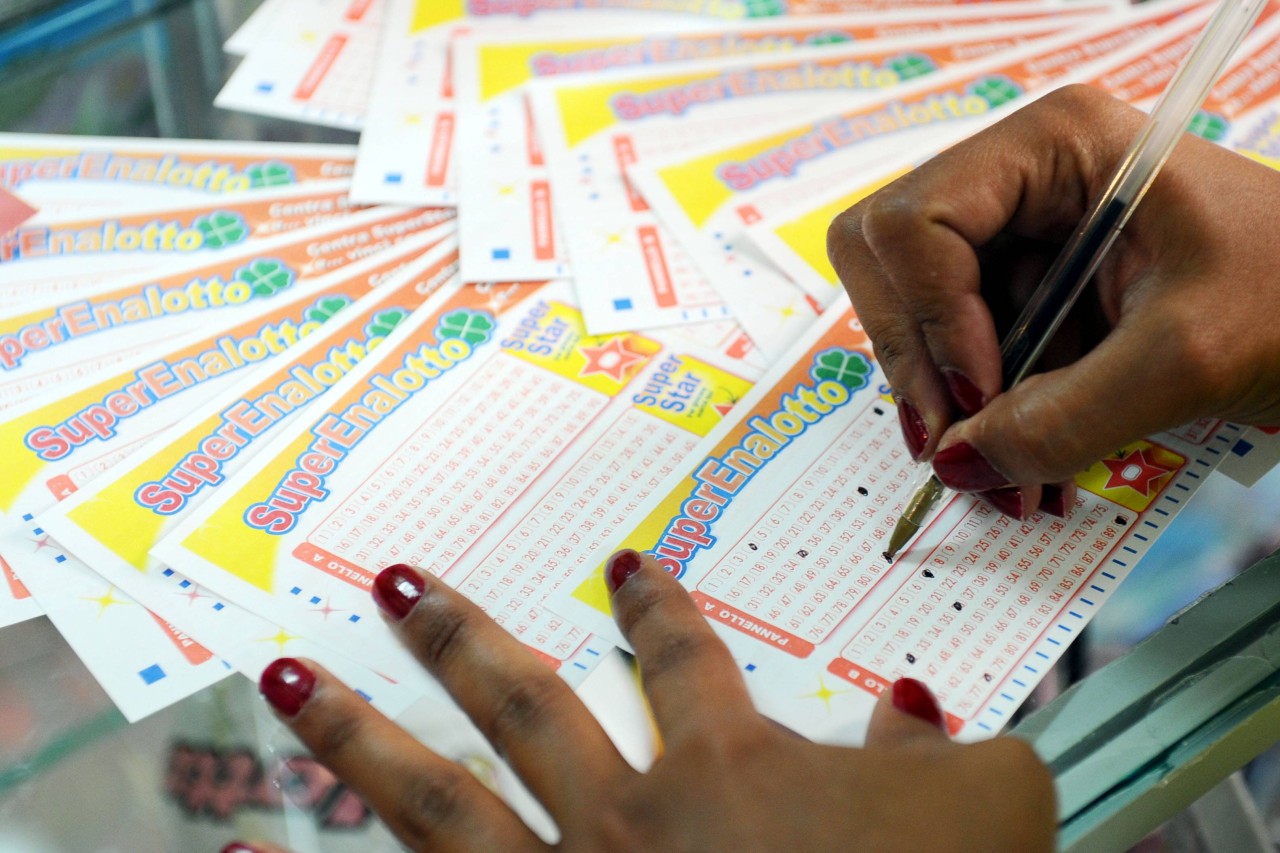 Lotto: Eine Tante schenkte ihrem Neffen zum Geburtstag einen Spielschein, dann wurde sie plötzlich richtig dreist. (Symbolbild)