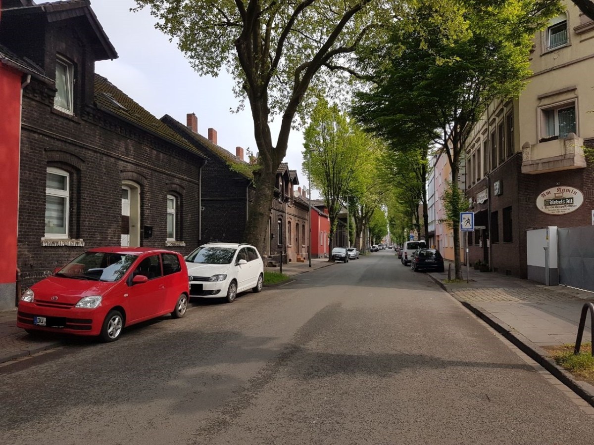 Die Wolfstraße in Marxloh - hier fielen am späten Mittwochabend Schüsse.