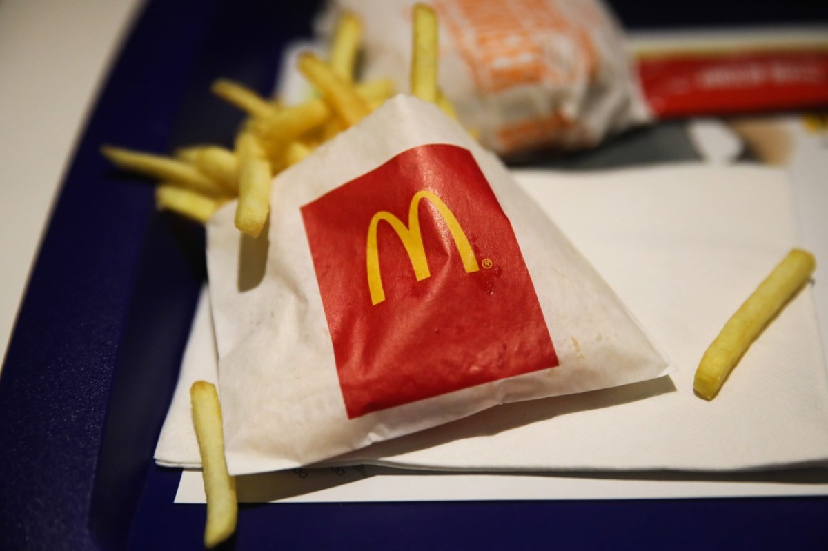 Dank eines einfachen Tricks bleiben deine Pommes bei McDonald's knusprig. (Archiv), Zum Menü bei McDonald's gehören die Fritten immer dazu. (Archiv),