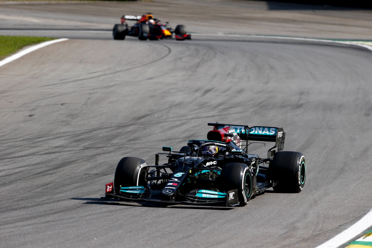 In Brasilien fuhr Hamilton mit einem Wunder-Motor zum Sieg – jetzt baut Mercedes das Geschoss wieder ein.