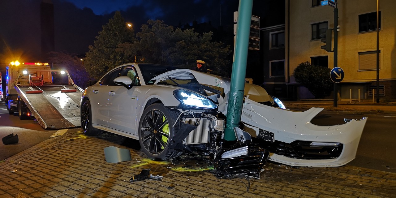 Der Porsche Panamera von nelson Müller nach dem Unfall.