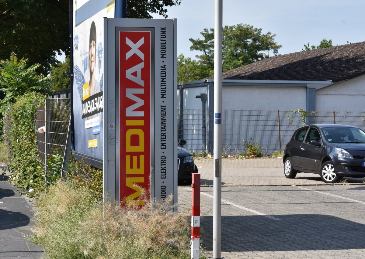 parkplatz-medimax-duisburg.JPG