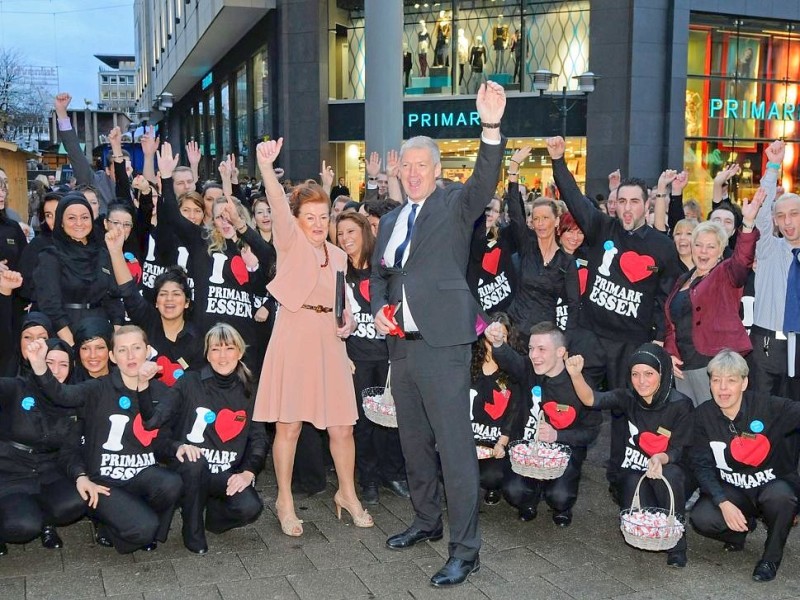 Nachdem der erste Termin zur Eröffnung des neuen Primark-Megastores in Esen aufgrund technischer Probleme nicht eingehalten werden konnte, öffnete die irische Textilkette am Mittwoch kurzfrsitig. Foto: Klaus Micke