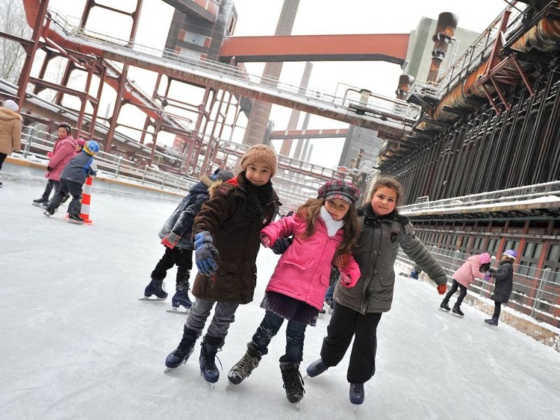 ...wie die Eisbahn, die auch am vergangenen Wochenende wieder eröffnete.