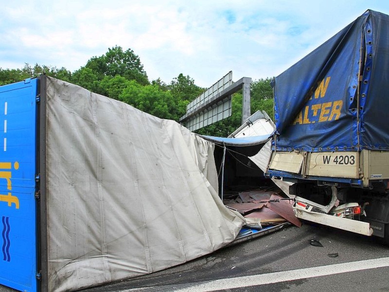 Unfall auf der A2, hinter der Anschlussstelle Berkamen/Kamen in Richtung Kamener Kreuz. Foto: Dietmar Wäsche