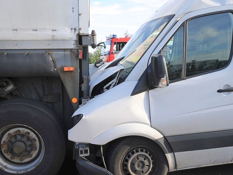 Aus noch ungeklärter Ursache kam es am heutigen Dienstagmorgen gegen 6.25 Uhr zu einem Unfall mit Beteiligung von sieben Fahrzeugen auf der A2 von Hamm in Fahrtrichtung Oberhausen.