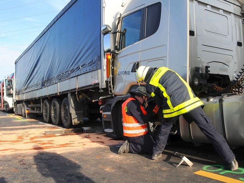 Aus noch ungeklärter Ursache kam es am heutigen Dienstagmorgen gegen 6.25 Uhr zu einem Unfall mit Beteiligung von sieben Fahrzeugen auf der A2 von Hamm in Fahrtrichtung Oberhausen.