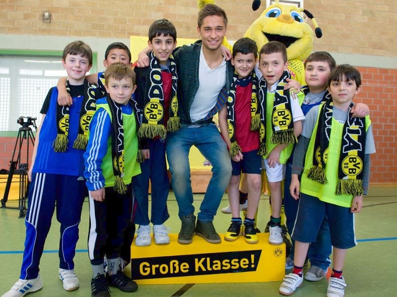 Große Klasse - Das Grundschulprojekt von Borussia Dortmund zu Gast in der Diesterweg Grundschule am 1.2.2012. Stargast ist BVB Spieler Moritz Leitner.Foto: Knut Vahlensieck